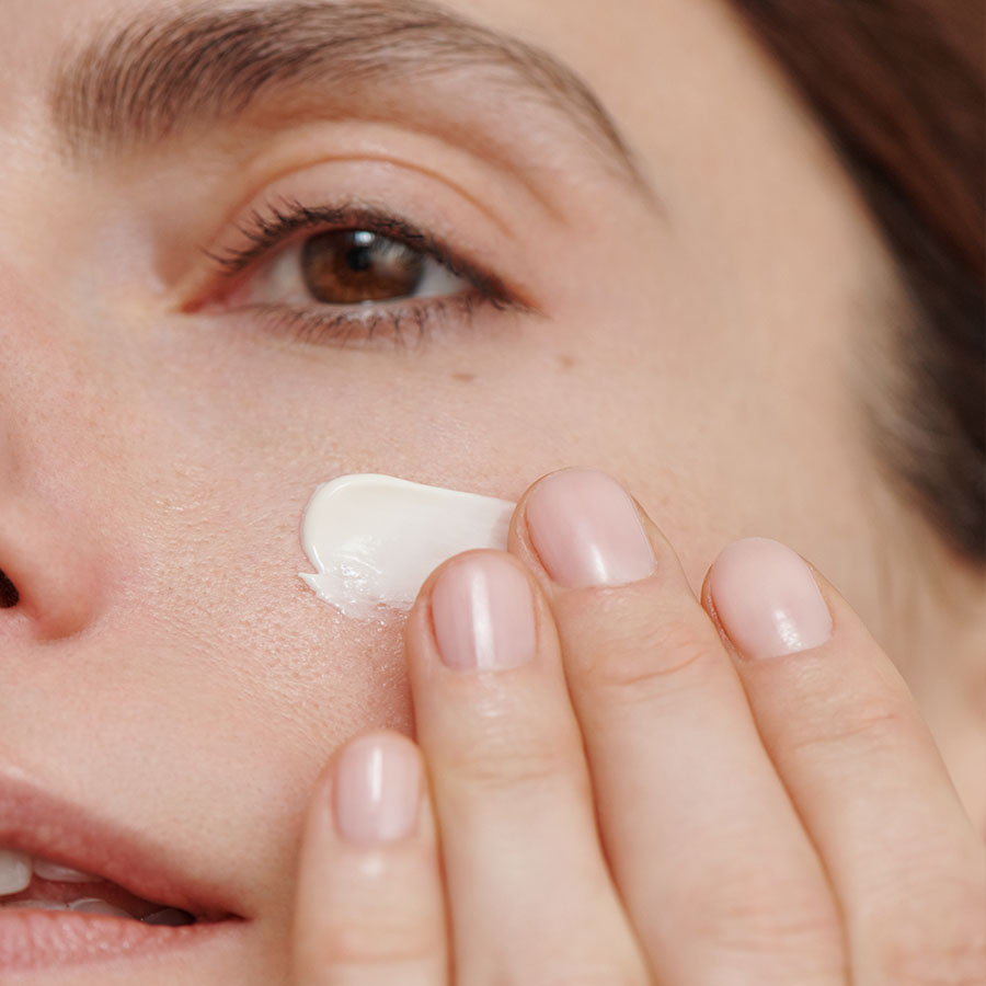 Dr. Hauschka Regeneration Tagescreme - Glättende Gesichtspflege Dr. Hauschka Regeneration Tagescreme - Glättende Gesichtspflege