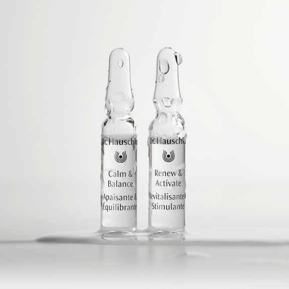 Calm & Balance und Renew & Activate Ampullen von Dr. Hauschka Naturkosmetik