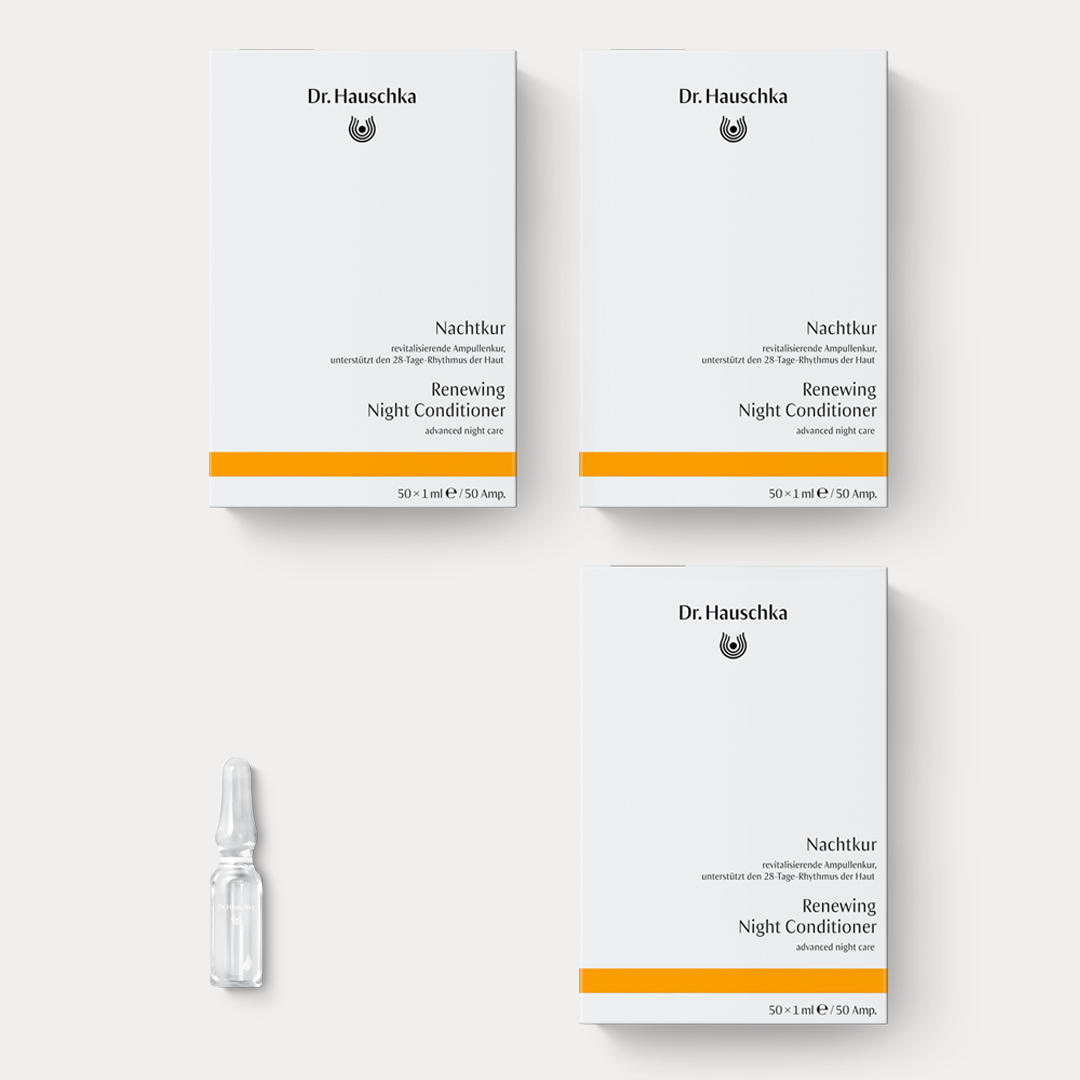 Nachtkur Renewing Night Conditioner von Dr. Hauschka Naturkosmetik, drei Packungen und Ampulle