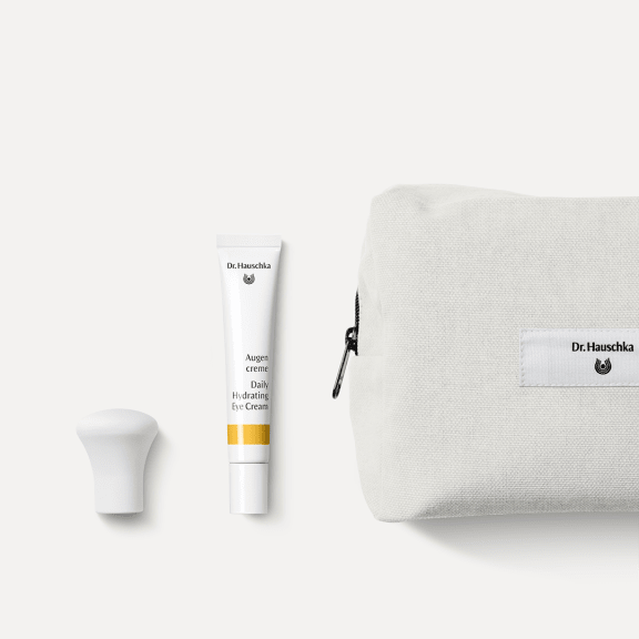 Augencreme Dr. Hauschka Naturkosmetik, weiße Tube mit Tasche