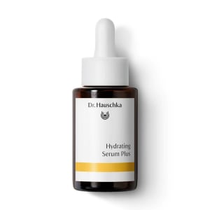 Hydrating Serum Plus von Dr. Hauschka Naturkosmetik, braune Glasflasche mit weißem Tropfer