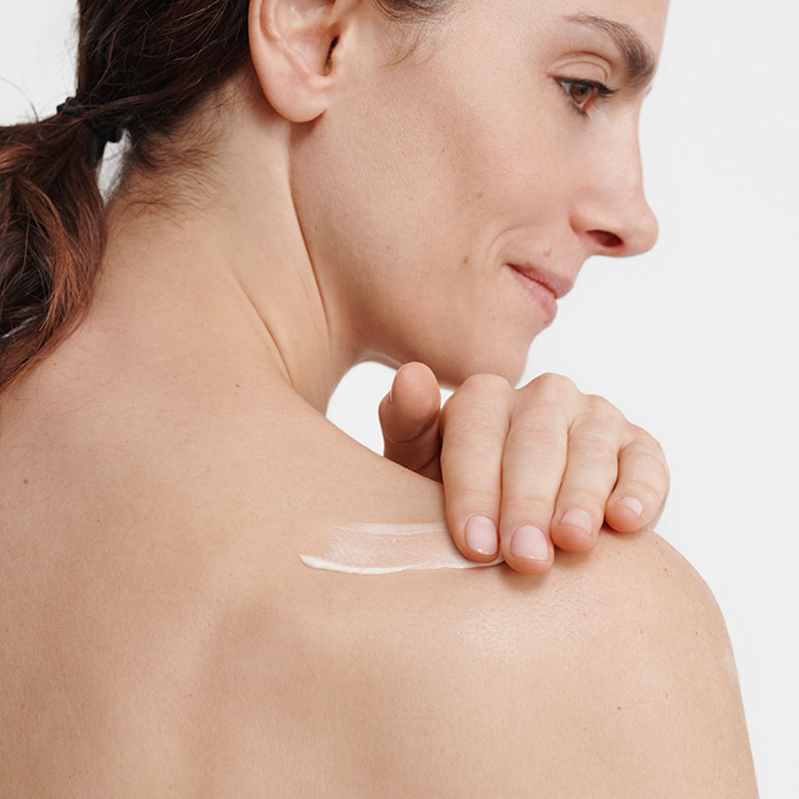 Dr. Hauschka Regeneration Körperbalsam: regt die Eigenaktivität und Regeneration der Haut an Dr. Hauschka Regeneration Körperbalsam