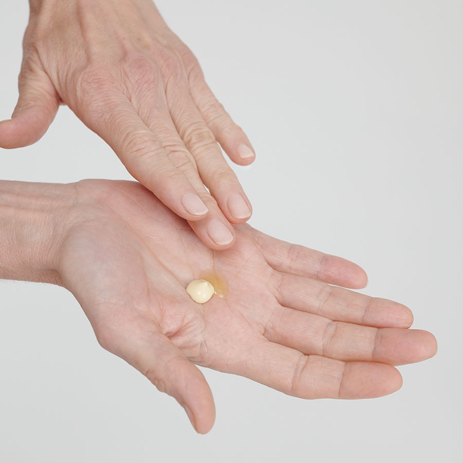 Dr. Hauschka Regeneration Intensiv Gesichtspflege: Spannkraft und Festigkeit für reife Haut Dr. Hauschka Regeneration Intensiv Gesichtspflege