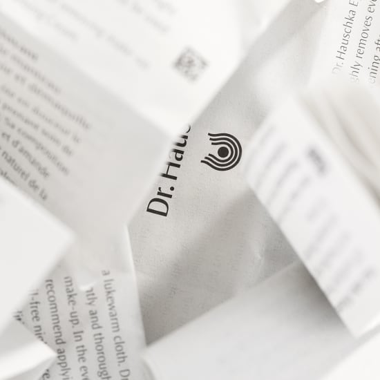 Dr. Hauschka Naturkosmetik Packungsbeilage mit Logo und Text