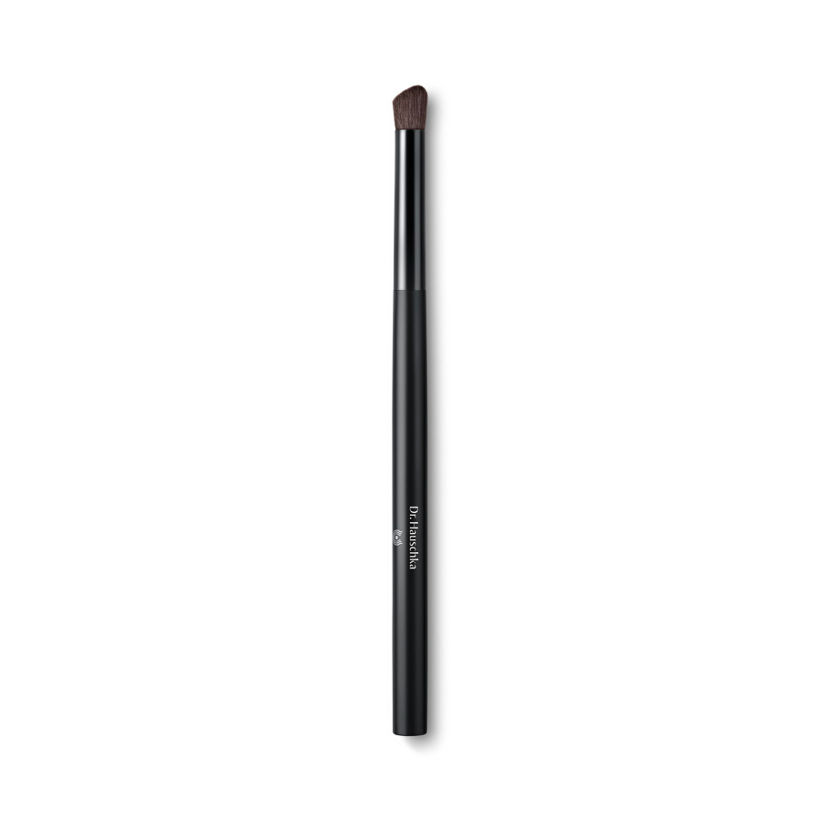 Dr. Hauschka Eye Definer Brush: A short, slanted make-up brush Dr. Hauschka Eye Definer Brush