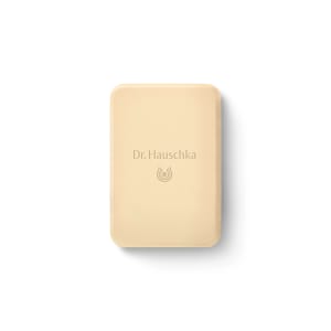 Beige Seife mit Text 'Dr. Hauschka' von Dr. Hauschka Naturkosmetik