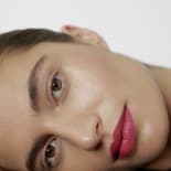 Atmosphärische Nahaufnahme eines Gesichts mit Lippenstift