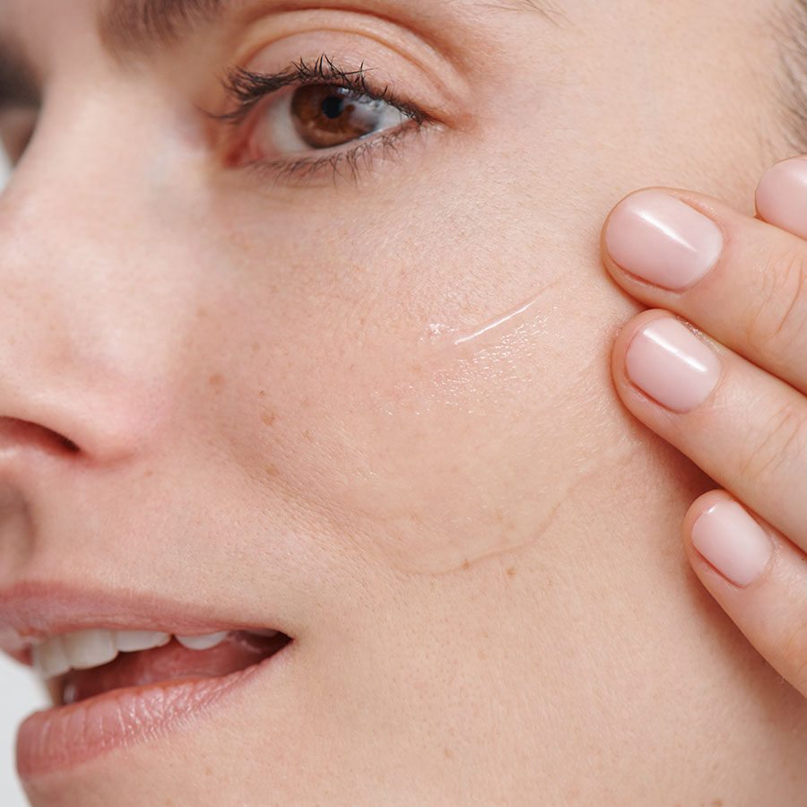 Dr. Hauschka Regenerating Serum: refines and tones mature skin Dr. Hauschka Regenerating Serum