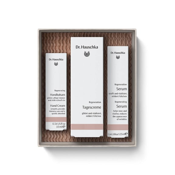 Dr. Hauschka gift box warm glow christmas 2025