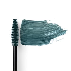 Mascara-Bürstchen mit petrolfarbener Mascara-Spur