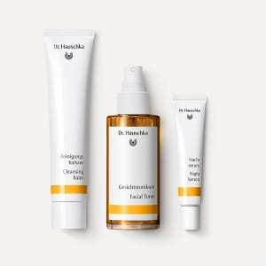 Reinigungsbalsam, Gesichtstonikum und Nachtserum von Dr. Hauschka Naturkosmetik