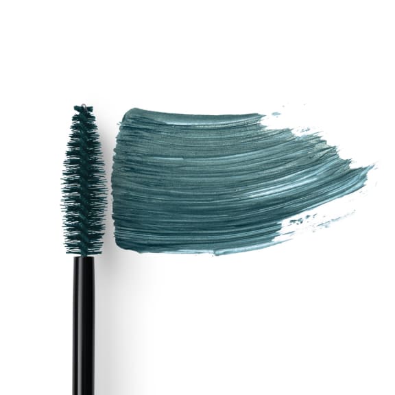 Mascara-Bürstchen mit petrolfarbener Mascara-Spur
