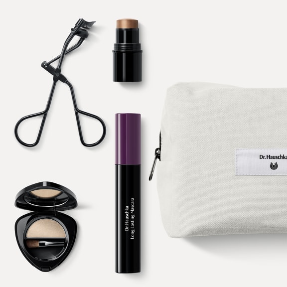 Dr. Hauschka Naturkosmetik Long Lasting Mascara, Wimpernzange, Puderstick, Lidschatten, Kosmetiktasche