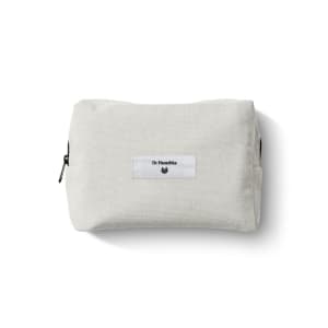 Kosmetiktasche aus Stoff mit Dr. Hauschka Naturkosmetik-Label, offwhite