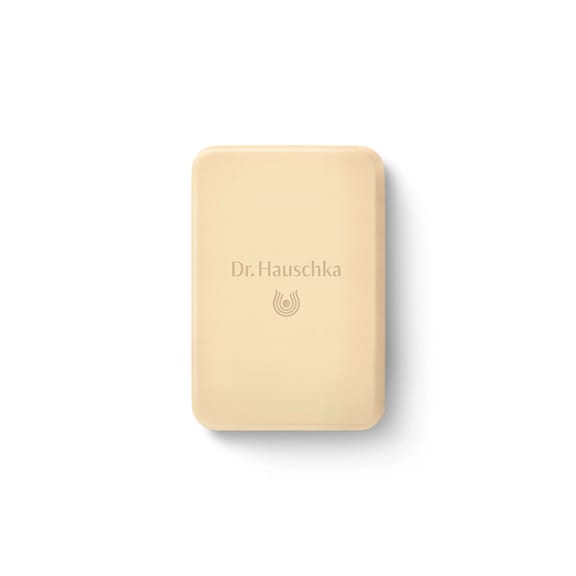 Beige Seife mit Text 'Dr. Hauschka' von Dr. Hauschka Naturkosmetik