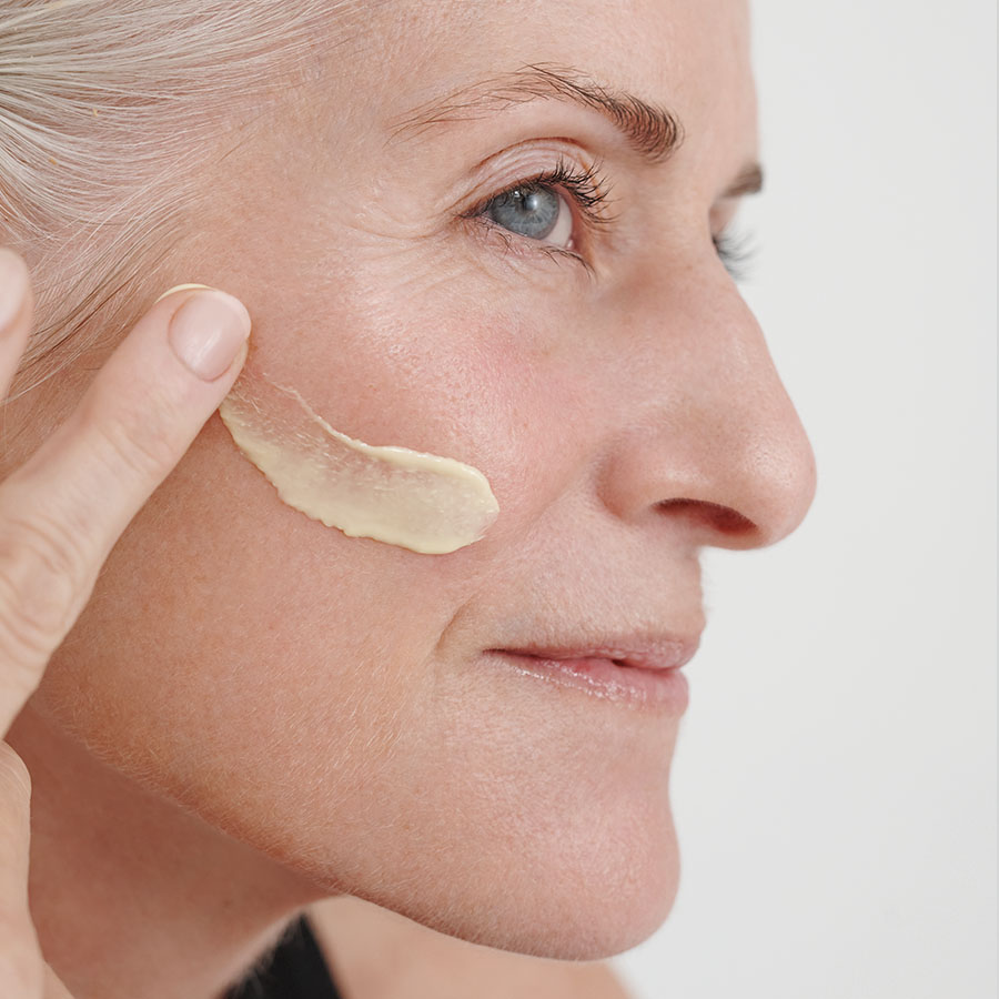 Dr. Hauschka Regeneration Intensiv Tagescreme: Spannkraft und Festigkeit für reife Haut Dr. Hauschka Regeneration Intensiv Tagescreme