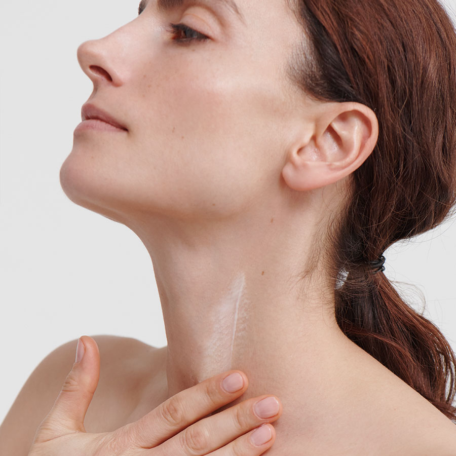 Dr. Hauschka Regenerating Neck and Décolleté Cream - Firms, refines and tones Dr. Hauschka Regenerating Neck and Décolleté Cream - Firms, refines and tones