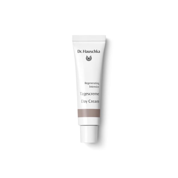 Tagescreme Regenerating Intensive von Dr. Hauschka Naturkosmetik, weiße Tube