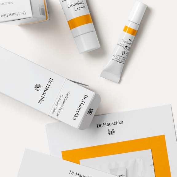 Sample-size set for oily skin